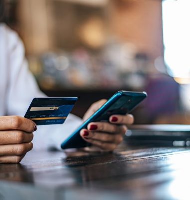 Pay for goods by credit card through a smartphone in a coffee sh